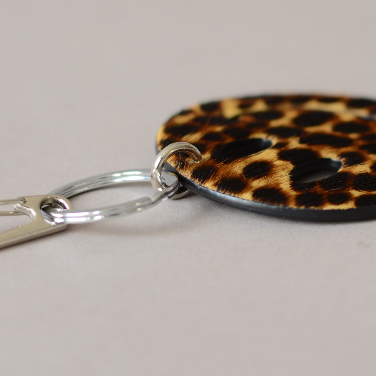 Happy Key Ring Black Leopard