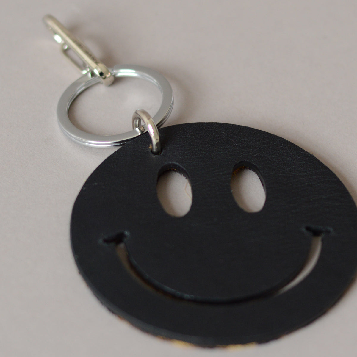 Happy Key Ring Black Leopard